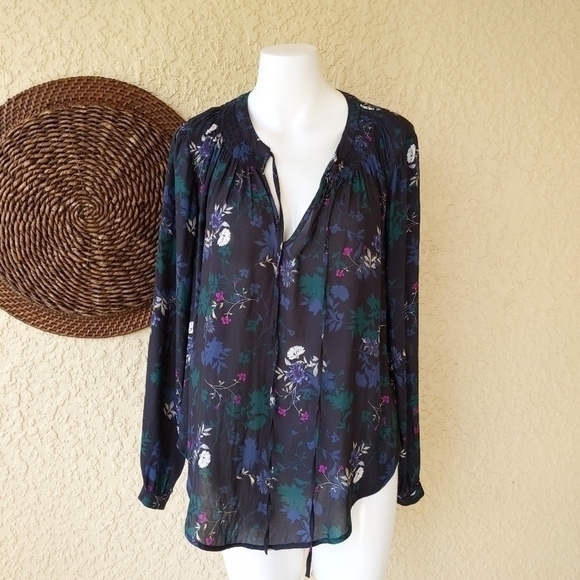 Torrid dark floral crepe tie‎ neck top - Picture 2 of 6
